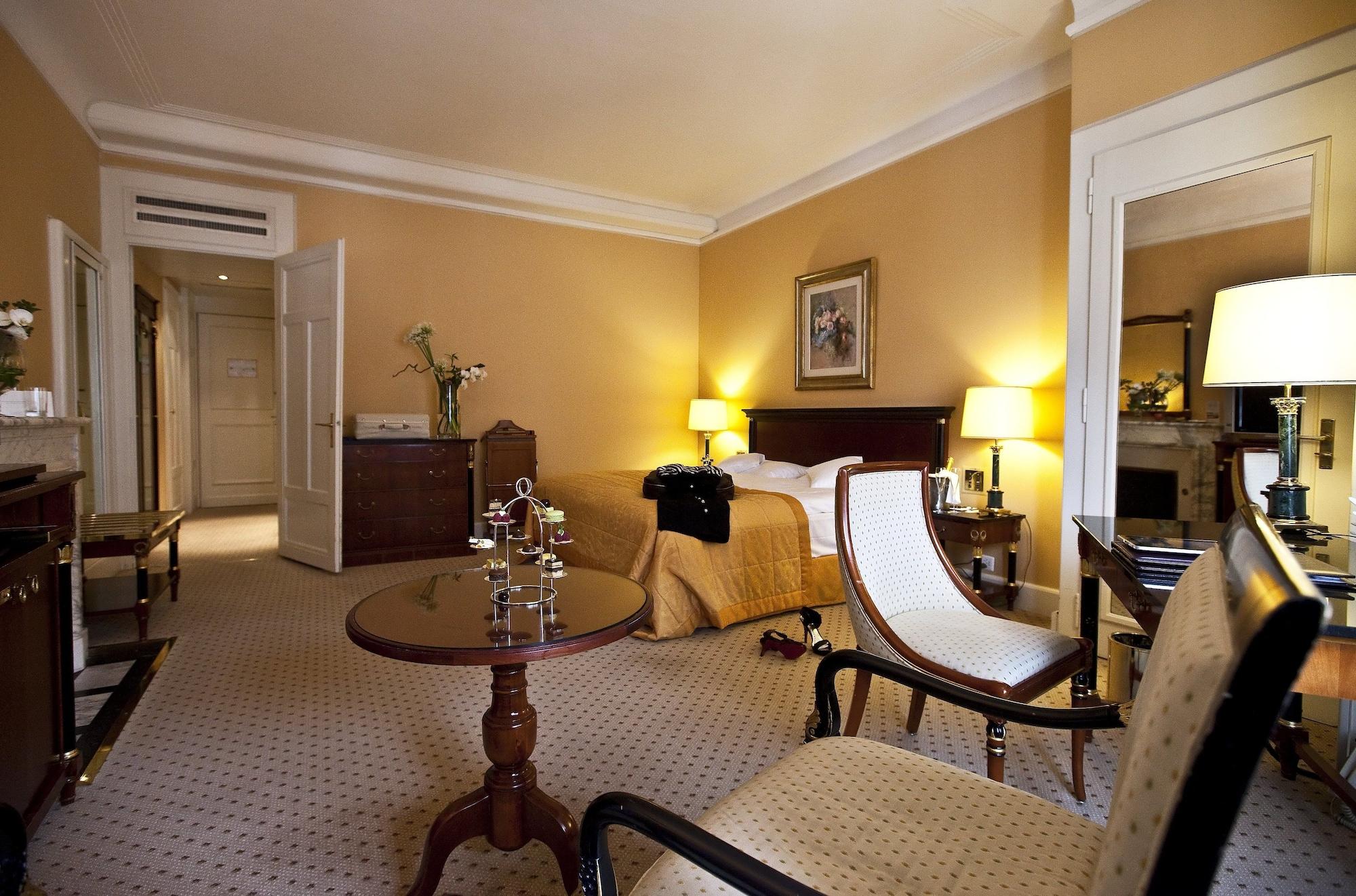 Lausanne Palace Екстериор снимка A room at the hotel