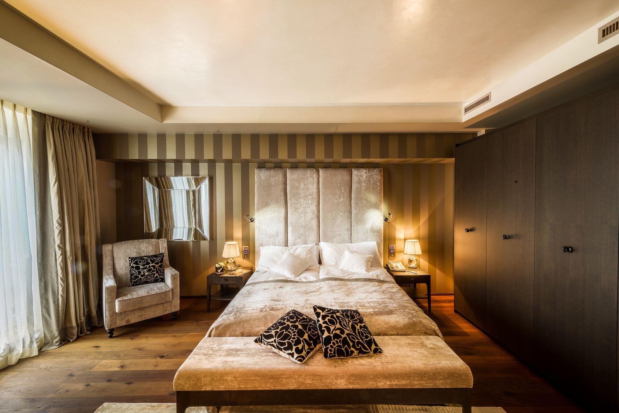 Lausanne Palace Екстериор снимка A bedroom at the Mandarin Oriental