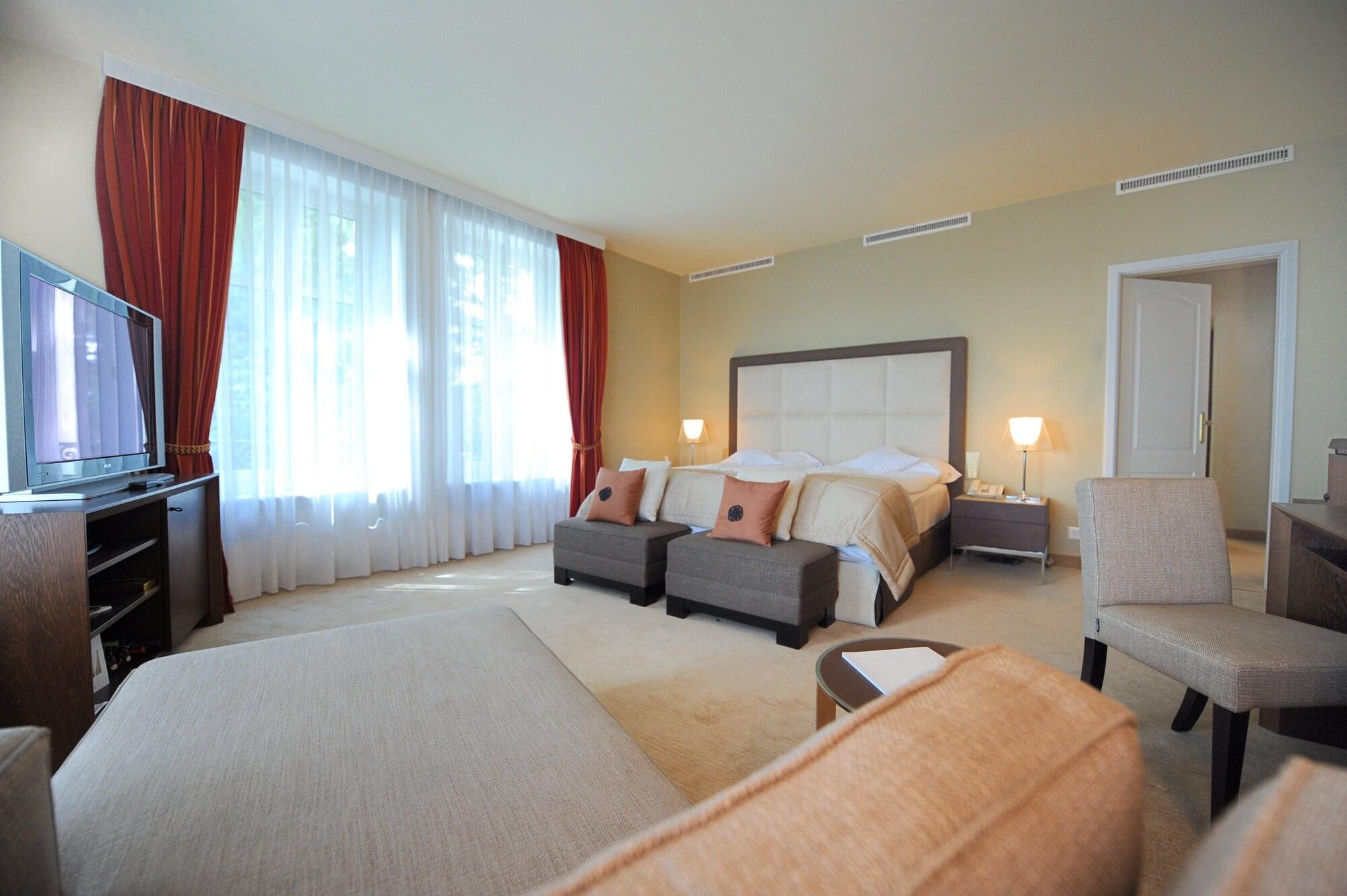 Lausanne Palace Екстериор снимка A bedroom at the hotel