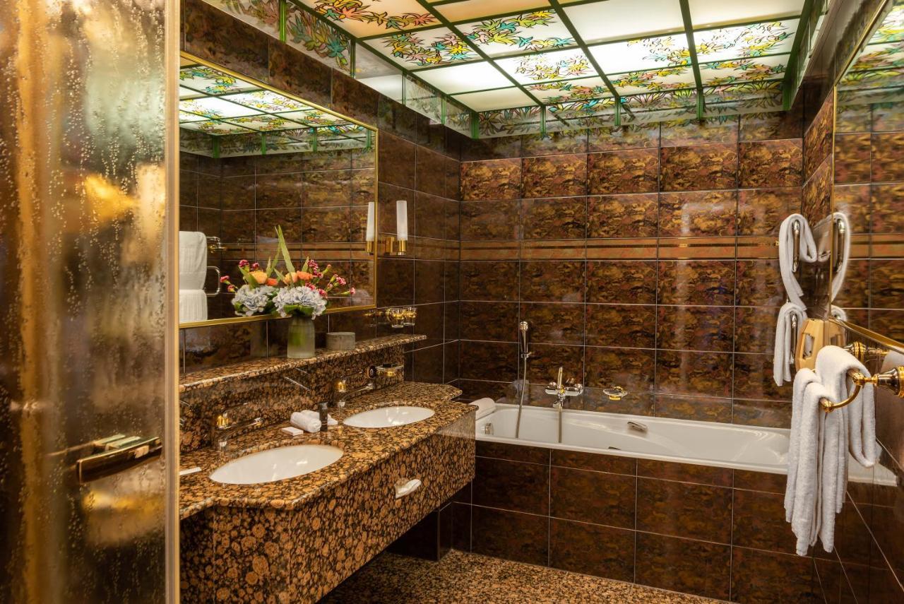 Lausanne Palace Екстериор снимка Bathroom