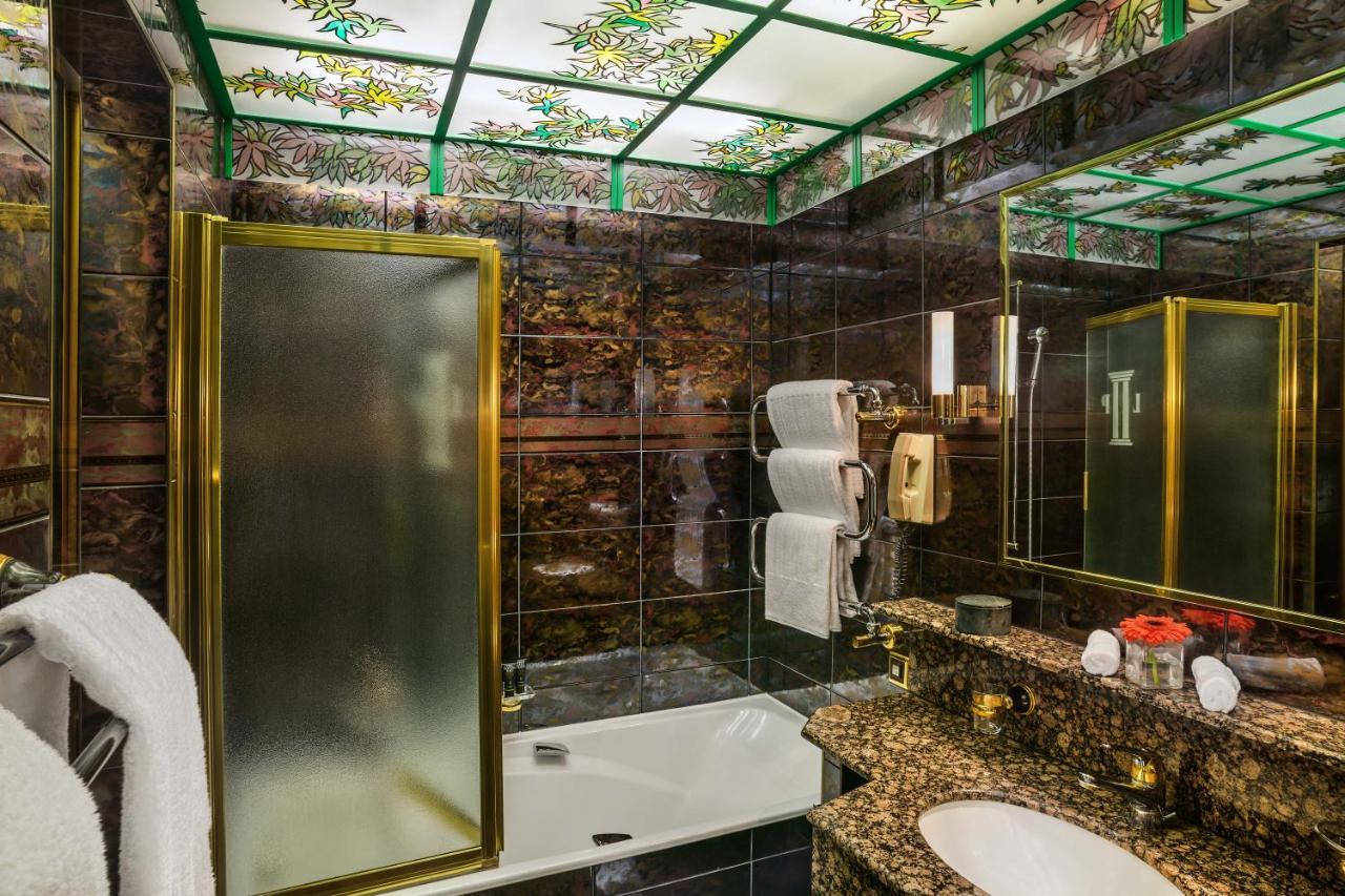 Lausanne Palace Екстериор снимка Bathroom