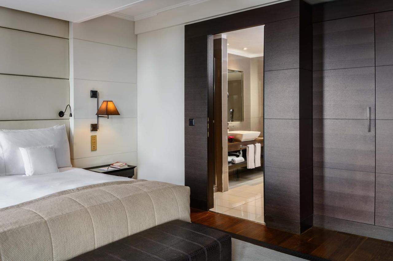 Lausanne Palace Екстериор снимка A room at the Mandarin Oriental, London