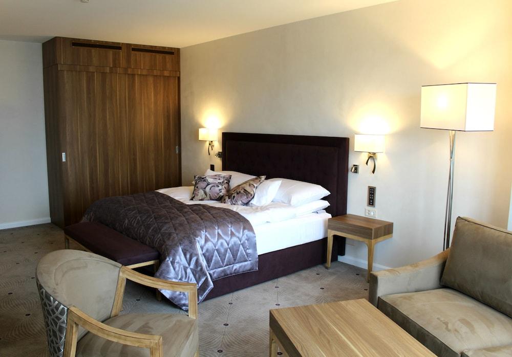 Lausanne Palace Екстериор снимка A bedroom at the hotel