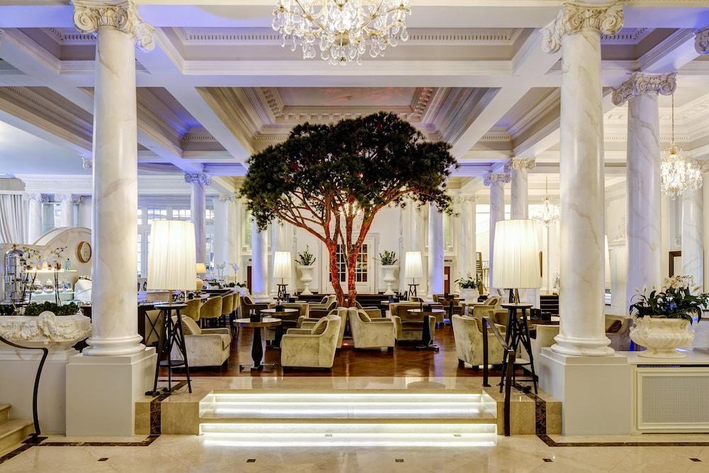Lausanne Palace Екстериор снимка The lobby of the hotel