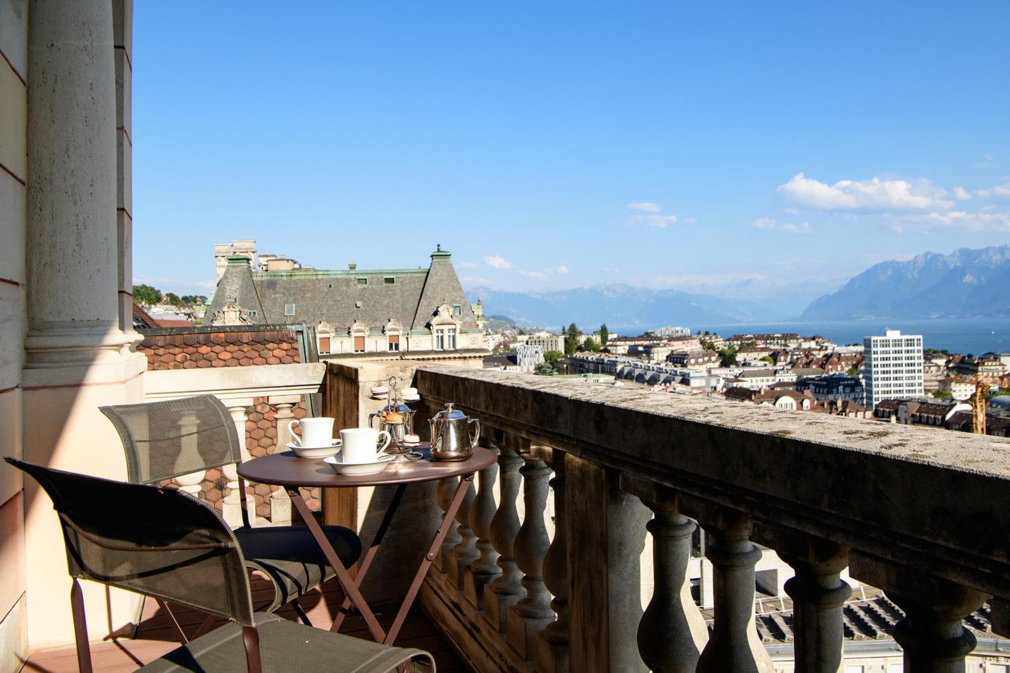 Lausanne Palace Екстериор снимка View from the balcony of a suite at the Hotel de l'Europe