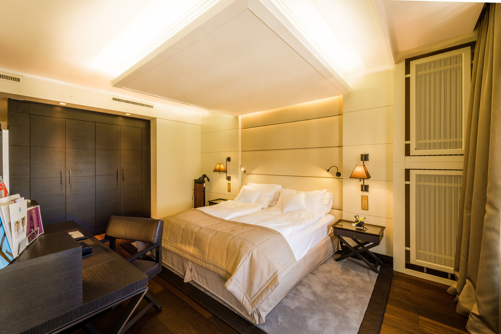 Lausanne Palace Екстериор снимка A room at the Mandarin Oriental, Munich