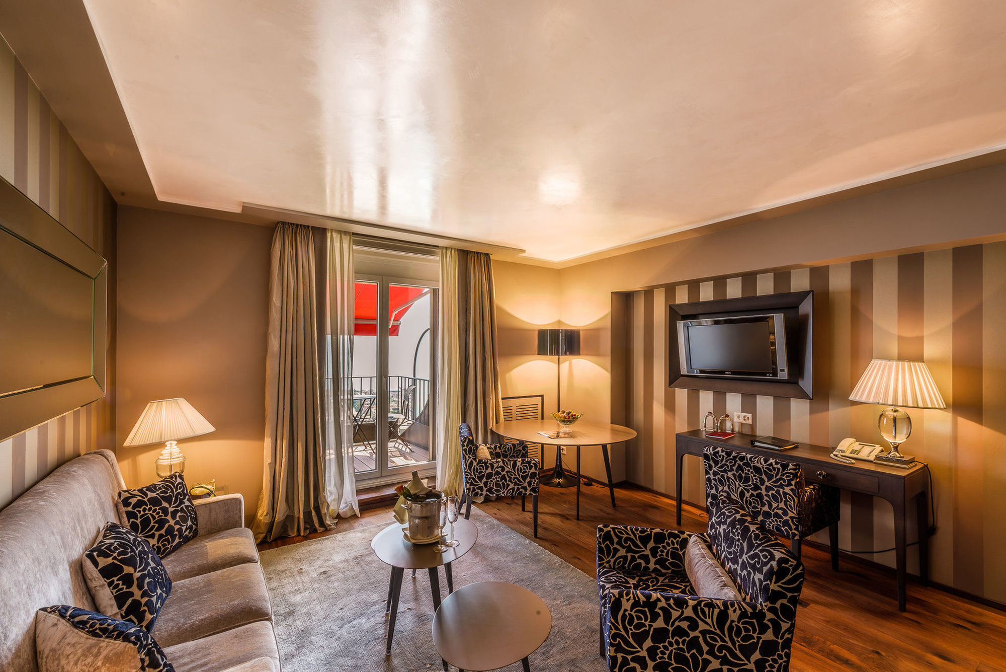 Lausanne Palace Екстериор снимка Suite