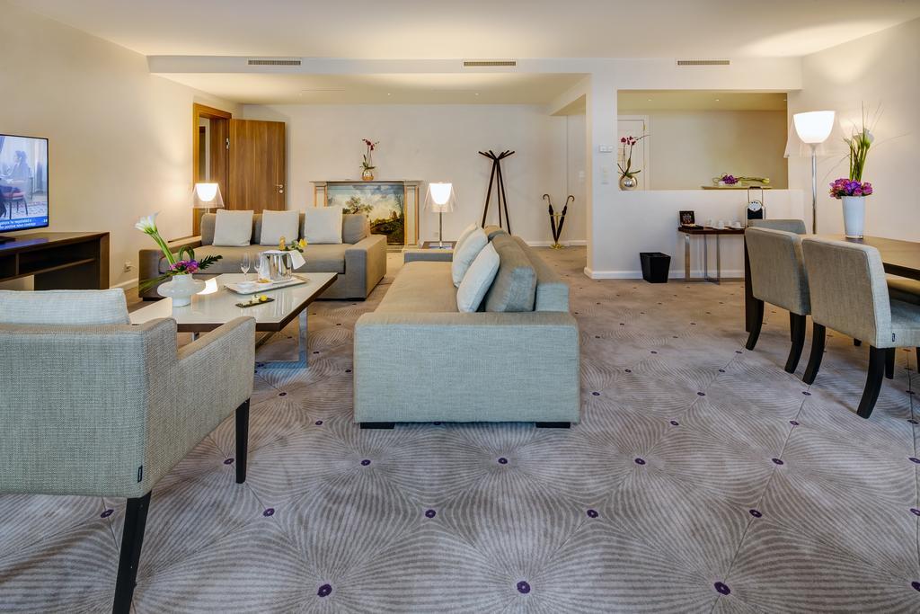 Lausanne Palace Екстериор снимка A suite at the hotel